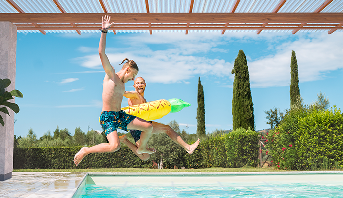Polycarbonate Enclosures: Dive into Comfort and Safety